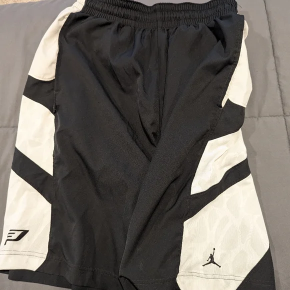 Jordan Black / White Basketball Shorts - Picture 1 of 4